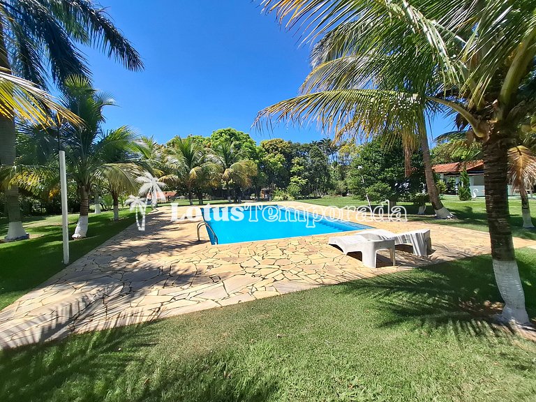 Chácara com linda piscina e campo de futebol LT0047