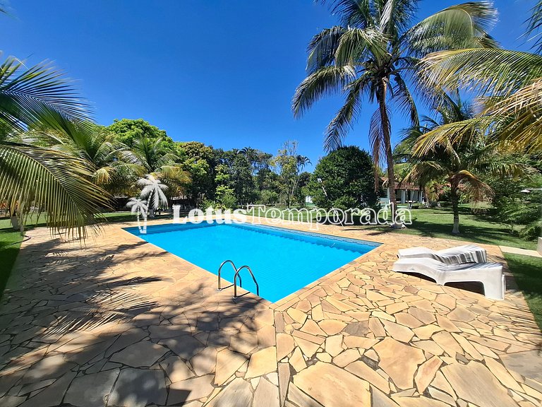 Chácara com linda piscina e campo de futebol LT0047