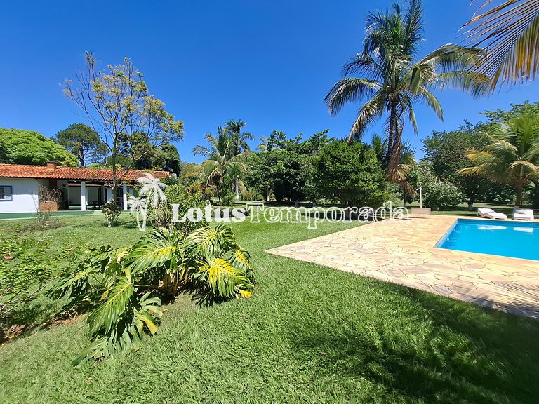 Chácara com linda piscina e campo de futebol LT0047