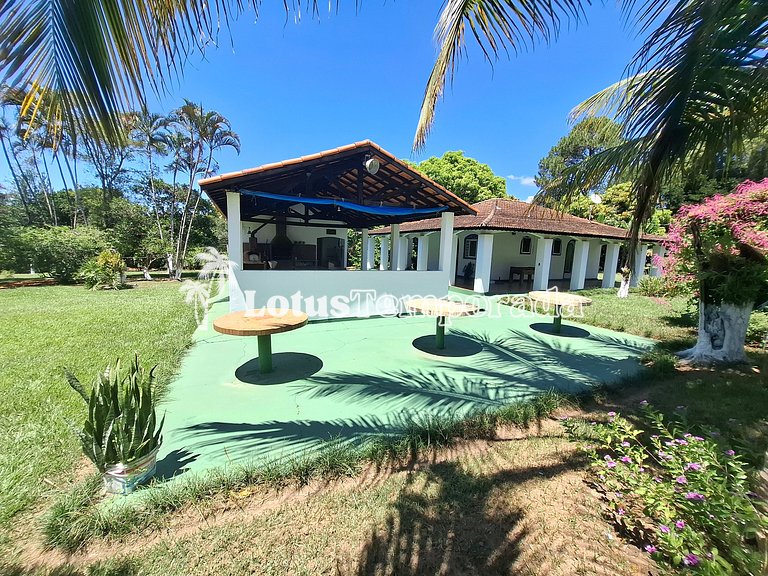 Chácara com linda piscina e campo de futebol LT0047