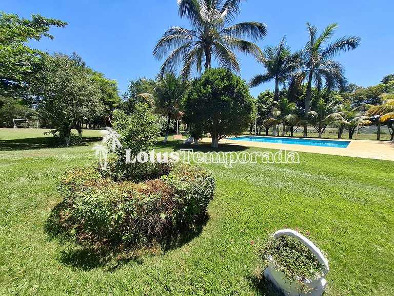 Chácara com linda piscina e campo de futebol LT0047