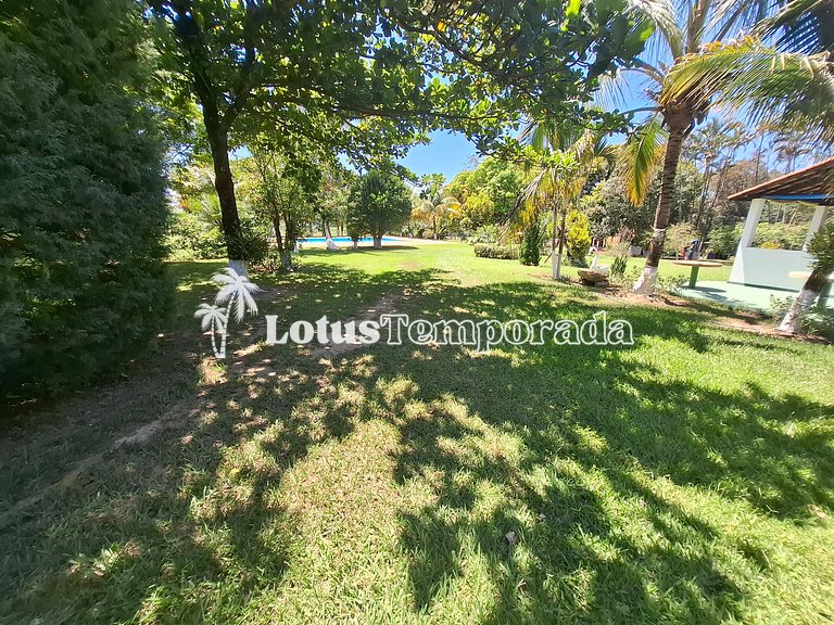 Chácara com linda piscina e campo de futebol LT0047