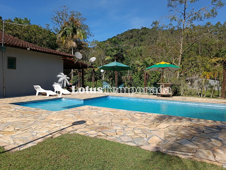 Chacara com piscina ,salao de jogos ,area do churrasco espaço coberto IDEAL  PARA ALUGAR EM GRUPO (Sao Paulo): Alle Infos zum Hotel
