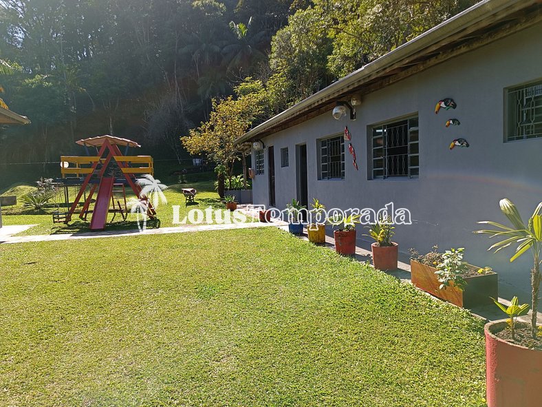 Chacara com piscina ,salao de jogos ,area do churrasco espaço