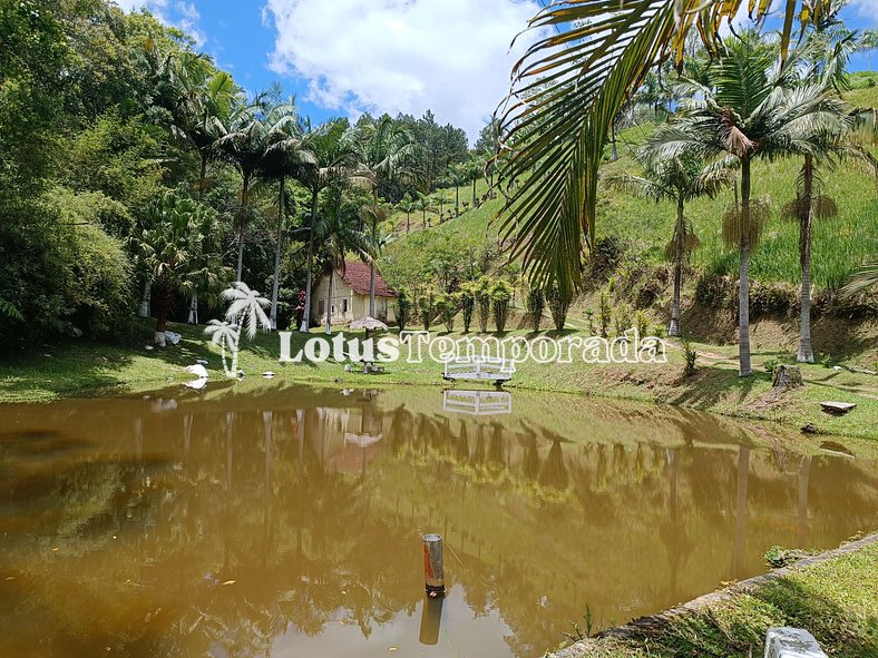 Chácara com piscina e vista para as montanhas LT0035