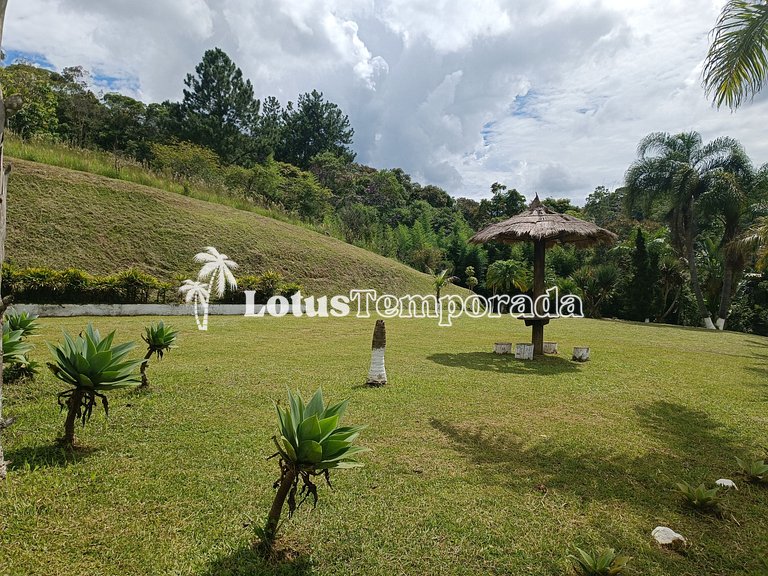 Chácara com piscina e vista para as montanhas LT0035