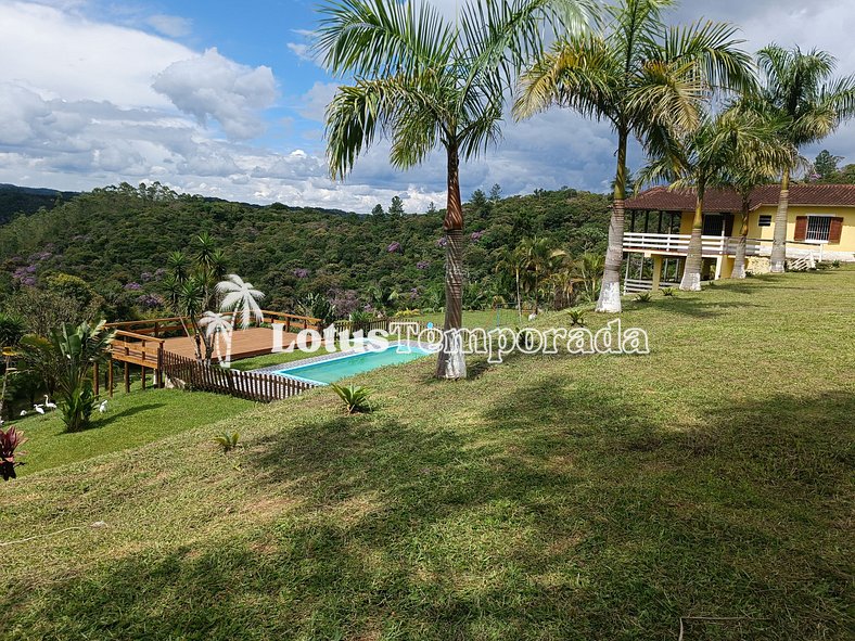 Chácara com piscina e vista para as montanhas LT0035