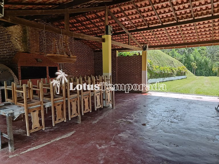 Chácara com piscina e vista para as montanhas LT0035