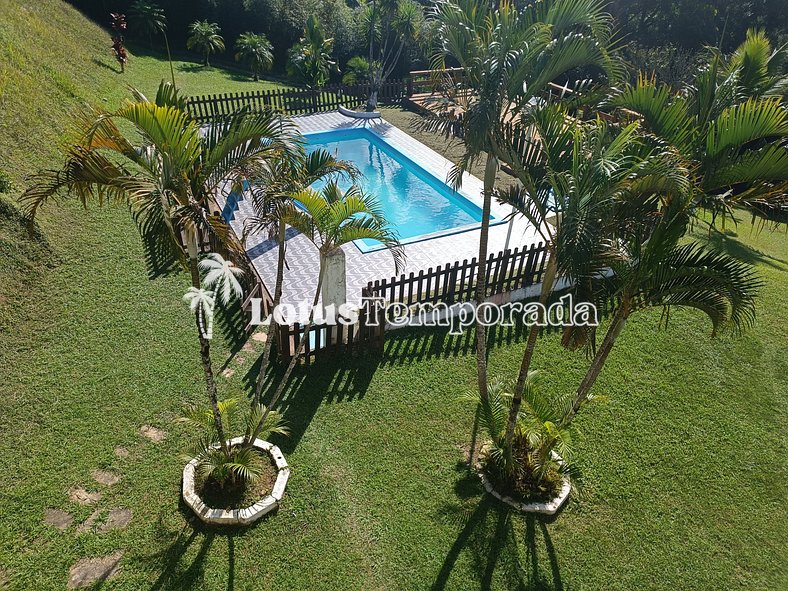 Chácara com piscina e vista para as montanhas LT0035