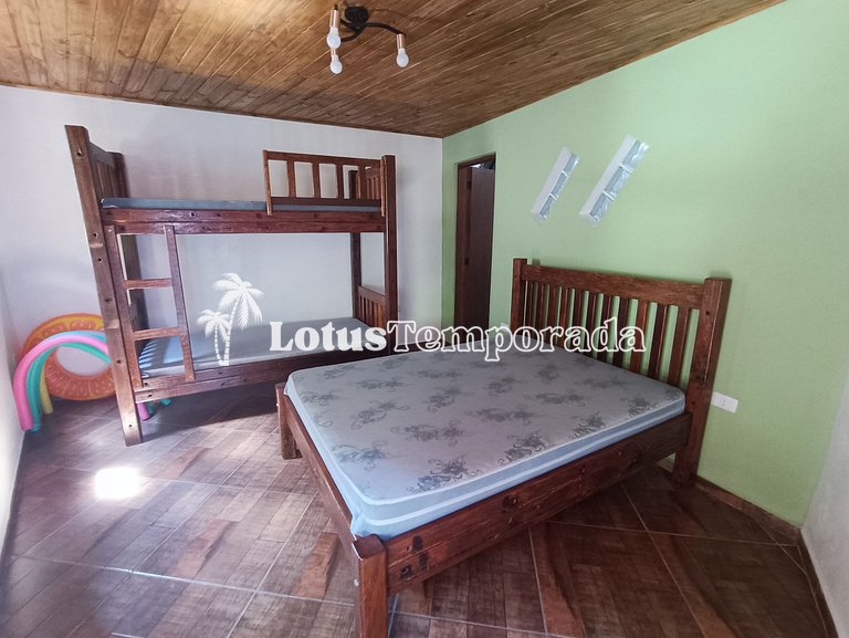 Chácara com piscina, lago e área gourmet LT0044