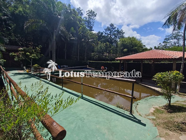 Chácara com piscina, lago e área gourmet LT0044