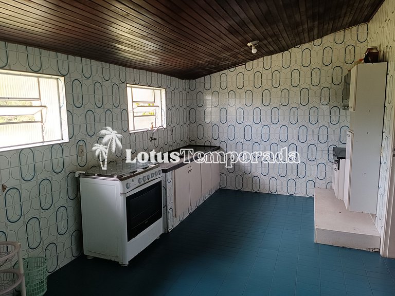 Chácara com vista para montanhas e piscina LT0035