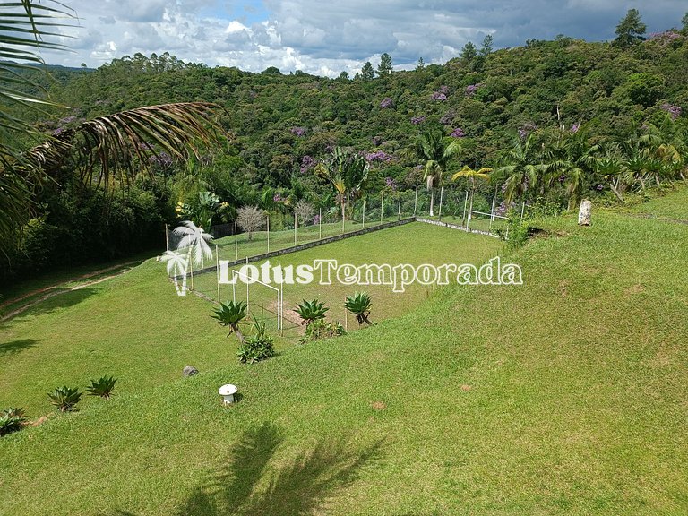 Chácara com vista para montanhas e piscina LT0035