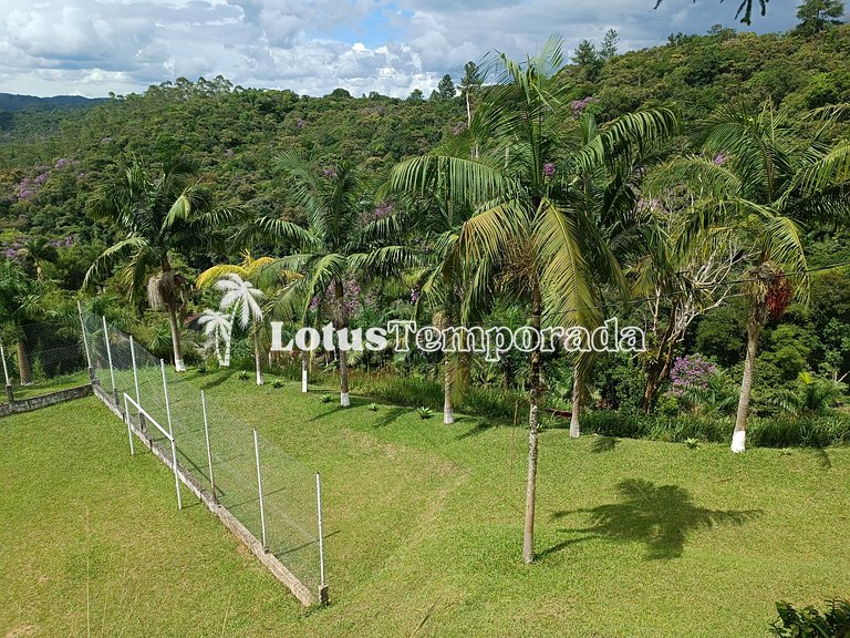 Chácara com vista para montanhas e piscina LT0035