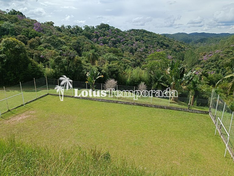 Chácara com vista para montanhas e piscina LT0035