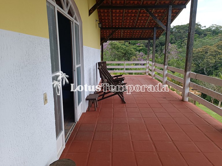 Chácara com vista para montanhas e piscina LT0035