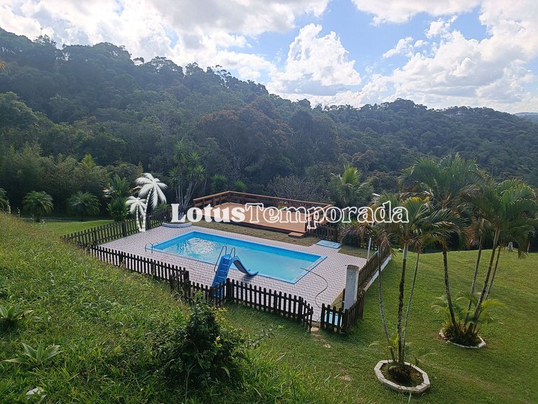 Chácara com vista para montanhas e piscina LT0035