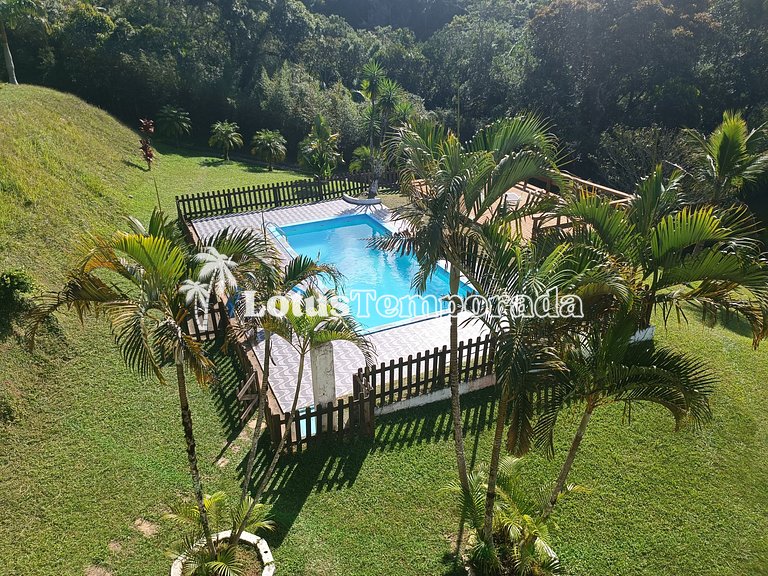 Chácara com vista para montanhas e piscina LT0035