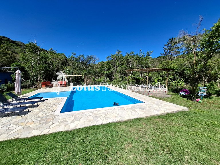 Chácara Completa com Piscina, Natureza e Muito Lazer LT0061