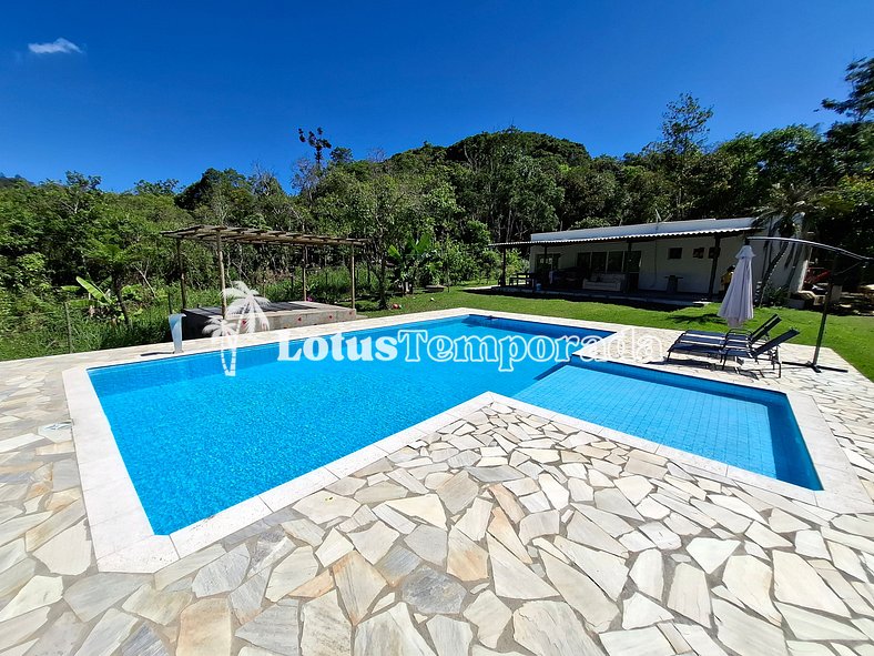 Chácara Completa com Piscina, Natureza e Muito Lazer LT0061