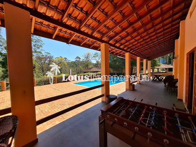 Lindo sitio em meio a natureza com piscina e rio LT0017