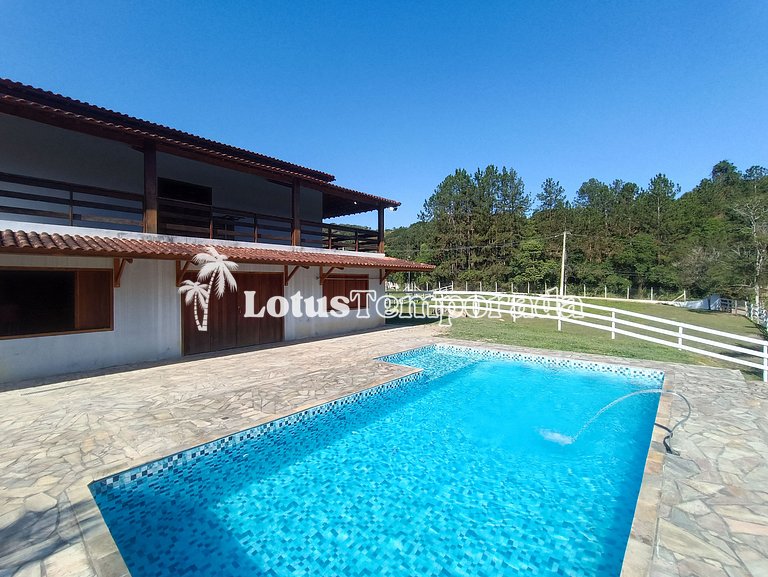 Rancho ideal para eventos com salão e piscina LT0050