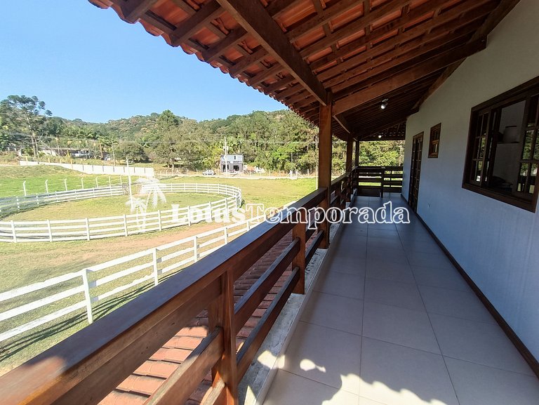 Rancho ideal para eventos com salão e piscina LT0050