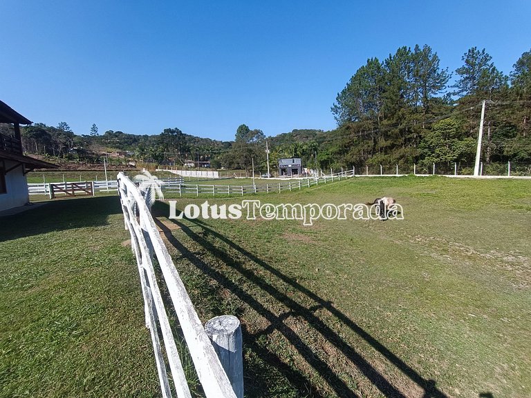 Rancho ideal para eventos com salão e piscina LT0050