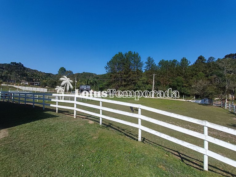 Rancho ideal para eventos com salão e piscina LT0050