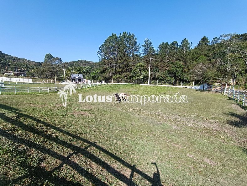 Rancho ideal para eventos com salão e piscina LT0050