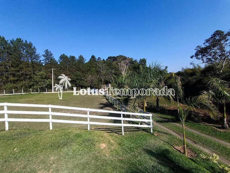 Rancho ideal para eventos com salão e piscina LT0050