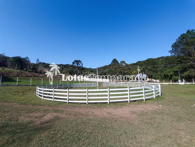 Rancho ideal para eventos com salão e piscina LT0050