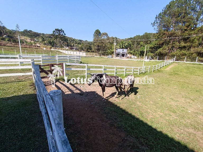 Rancho ideal para eventos com salão e piscina LT0050