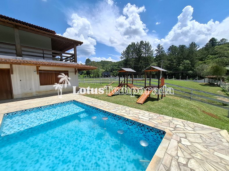 Rancho ideal para eventos com salão e piscina LT0050