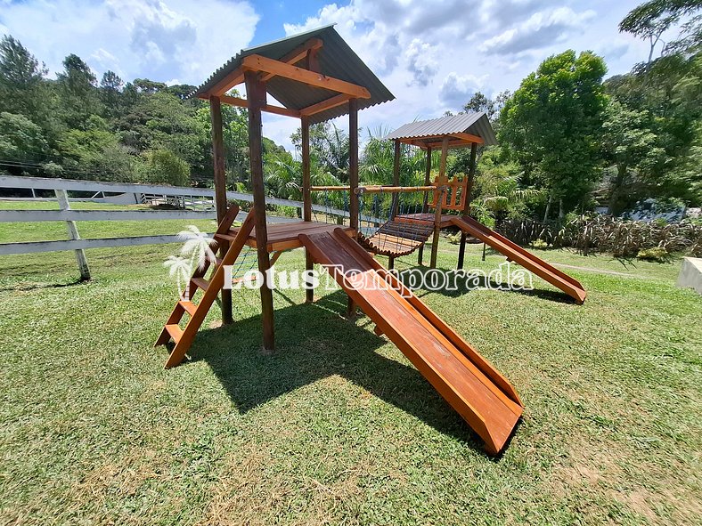 Rancho ideal para eventos com salão e piscina LT0050