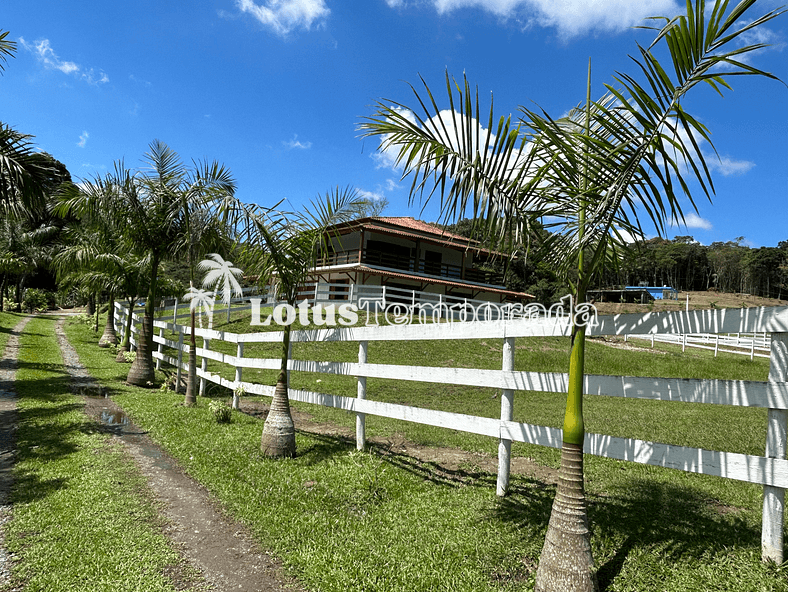 Rancho ideal para eventos com salão e piscina LT0050