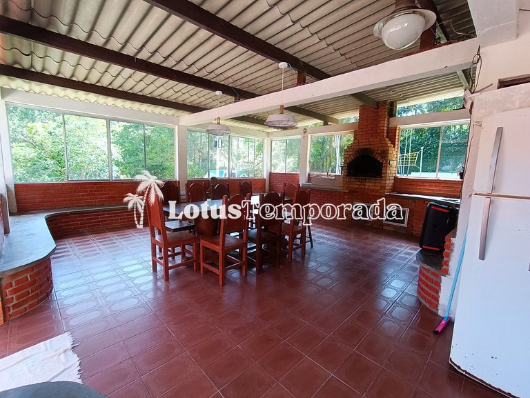 Sitio com 06 dormitórios e piscina aquecida LT0013