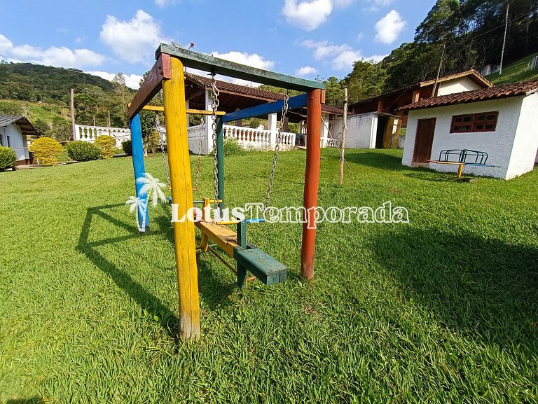 Sítio com 5 suítes, piscina e área gourmet LT0051