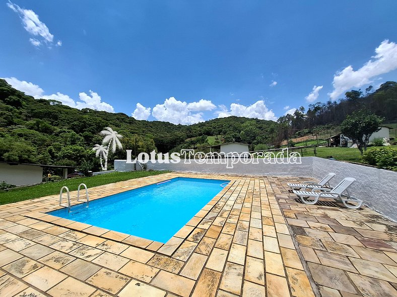 Sítio com 5 suítes, piscina e área gourmet LT0051