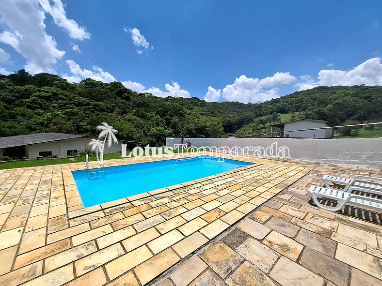 Sítio com 5 suítes, piscina e área gourmet LT0051