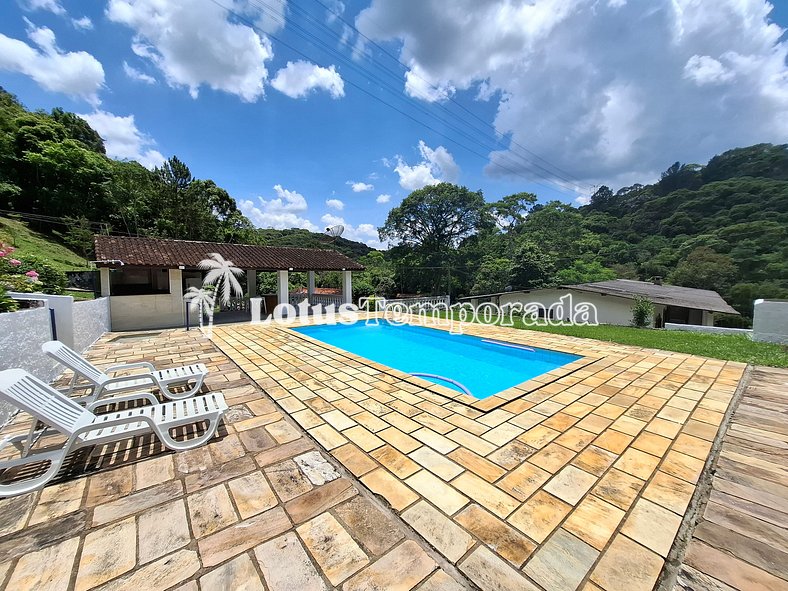 Sítio com 5 suítes, piscina e área gourmet LT0051