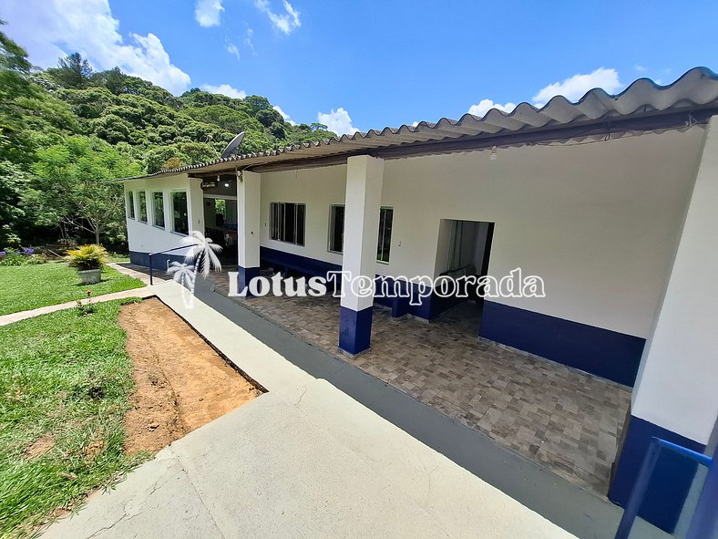 Sítio com 5 suítes, piscina e área gourmet LT0051