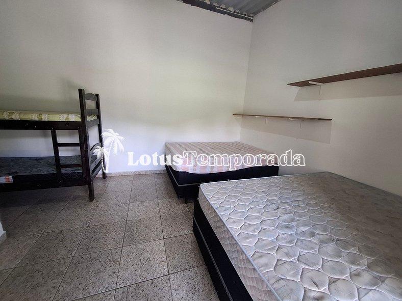 Sítio com 5 suítes, piscina e área gourmet LT0051