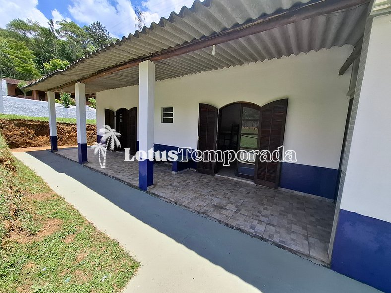 Sítio com 5 suítes, piscina e área gourmet LT0051