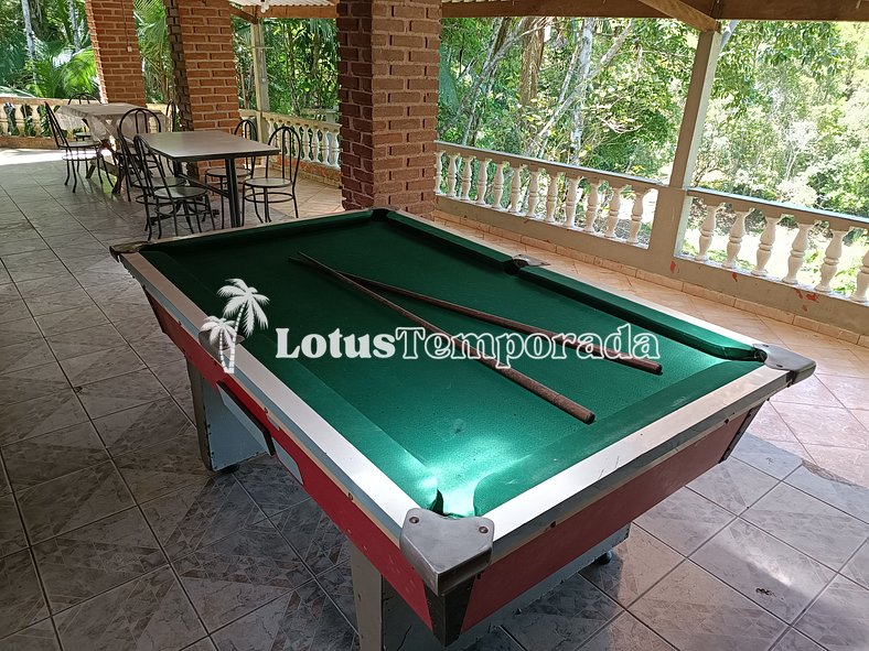 Sitio com jacuzzi e piscina com vista para represa LT0023