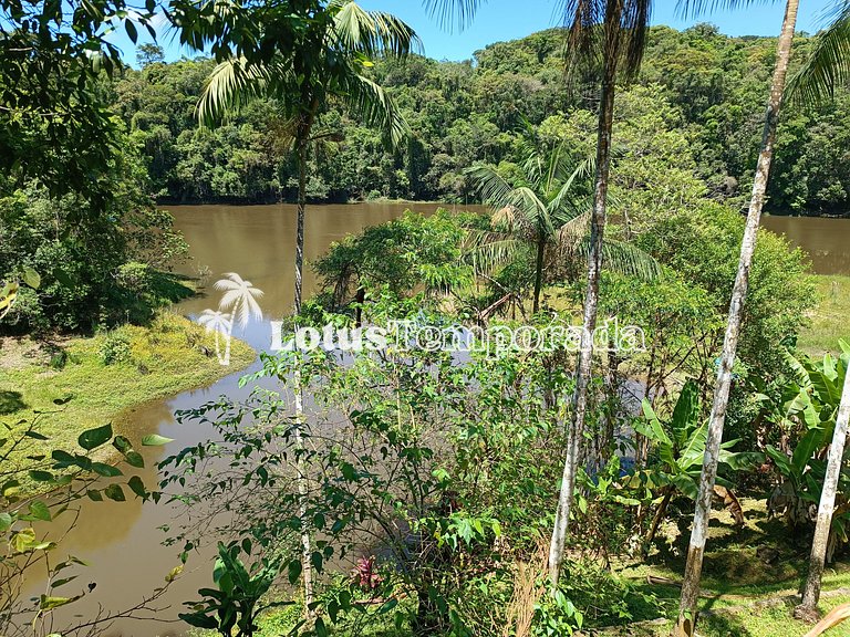 Sitio com jacuzzi e piscina com vista para represa LT0023