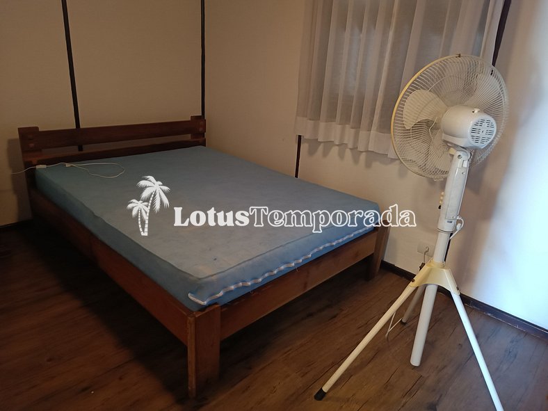 Sitio com jacuzzi e piscina com vista para represa LT0023