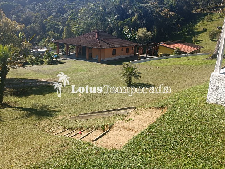 Sítio com piscina adulta e infantil e lareira LT0003