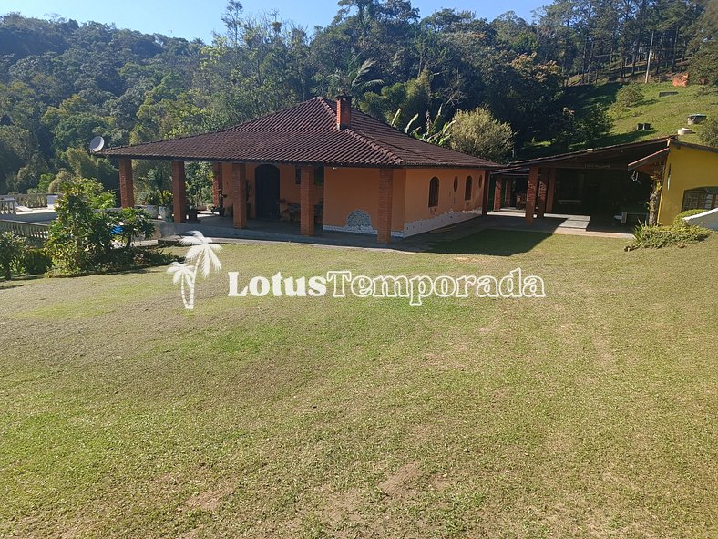 Sítio com piscina adulta e infantil e lareira LT0003