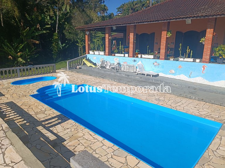 Sítio com piscina adulta e infantil e lareira LT0003